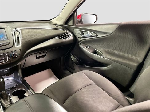 Used 2018 Chevrolet Malibu LT image 22