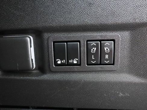 Used 2023 Chevrolet Tahoe Z71 w/ Luxury Package image 36