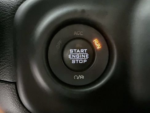 Used 2021 Jeep Wrangler Unlimited Sahara AWD/4WD image 16