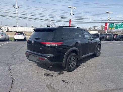 Used 2024 Nissan Pathfinder SV w/ Black Appearance Package image 7