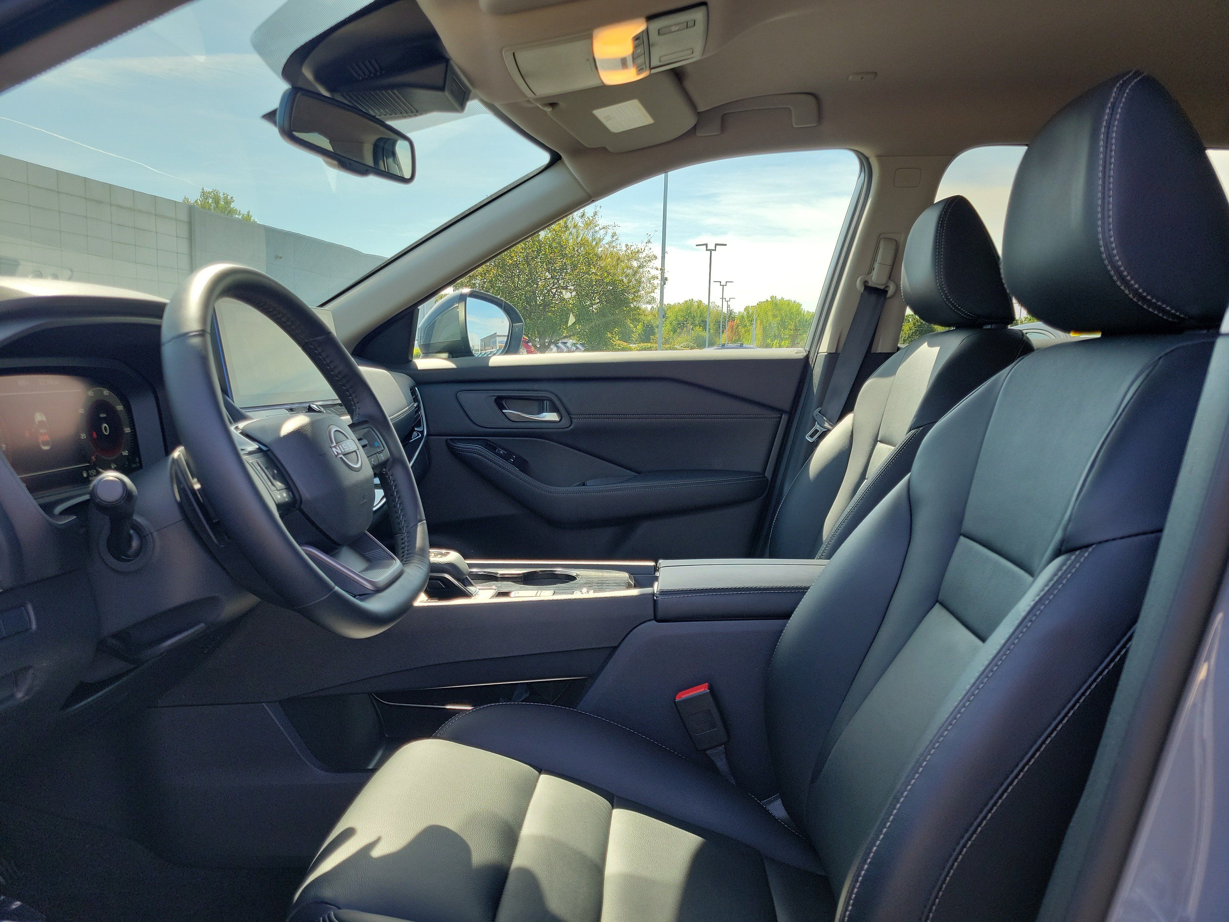 Certified 2025 Nissan Rogue SL FWD image 15