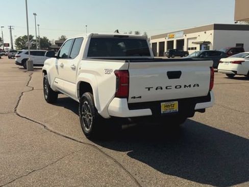 Used 2025 Toyota Tacoma TRD Sport AWD/4WD image 7