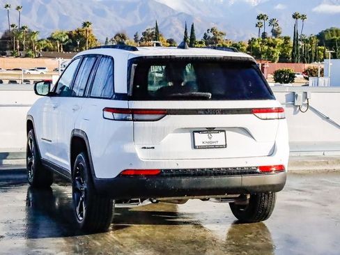 New 2025 Jeep Grand Cherokee Altitude image 7