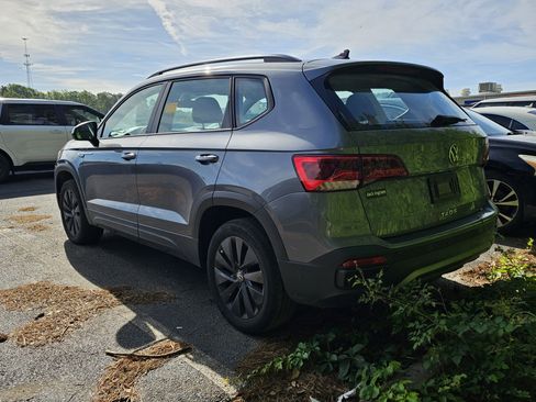 Used 2022 Volkswagen Taos S image 10