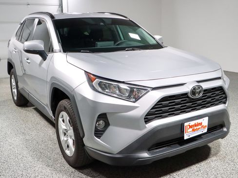 Used 2021 Toyota RAV4 XLE AWD/4WD image 5