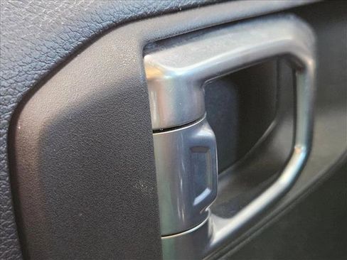 Used 2021 Jeep Gladiator Sport image 16