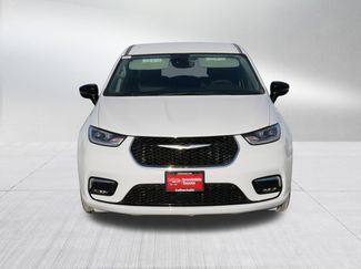 Used 2024 Chrysler Pacifica Touring-L video 2