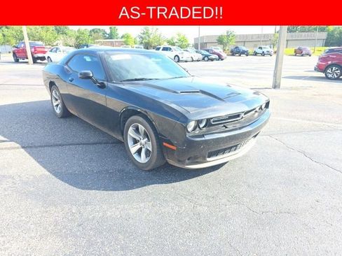 Used 2019 Dodge Challenger SXT RWD image 1
