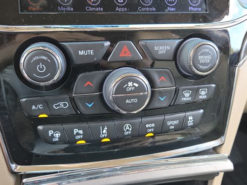 Used 2019 Jeep Grand Cherokee Limited w/ Luxury Group II RWD image 29