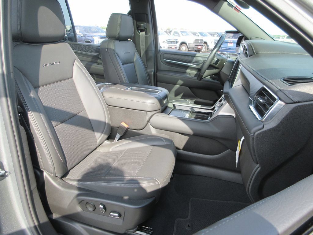 Certified 2022 GMC Yukon XL Denali AWD/4WD image 26