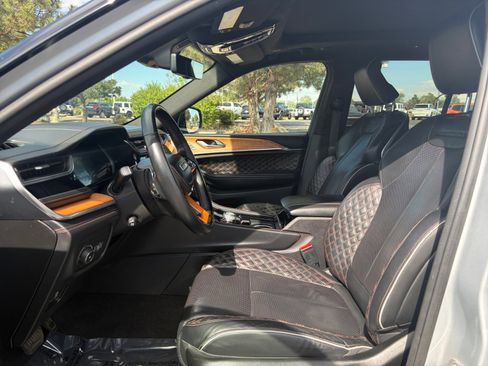 Used 2022 Jeep Grand Cherokee Summit AWD/4WD image 12