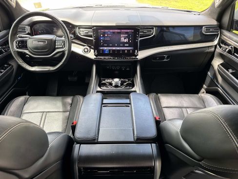 Used 2022 Jeep Grand Wagoneer Series II AWD/4WD image 27