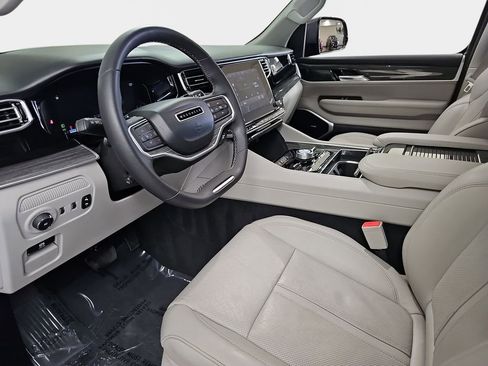 Used 2022 Jeep Wagoneer Series III w/ Premium Group I AWD/4WD image 19