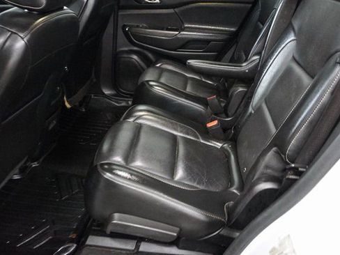 Used 2019 GMC Acadia SLT image 16