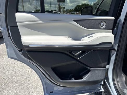 New 2026 Lincoln Navigator Reserve AWD/4WD image 15