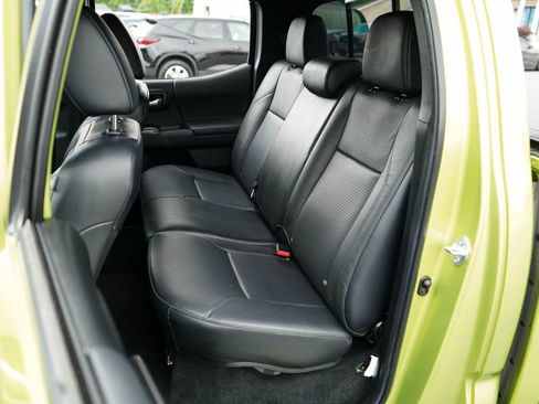 Used 2023 Toyota Tacoma TRD Off-Road w/ TRD Premium Off Road Package AWD/4WD image 8