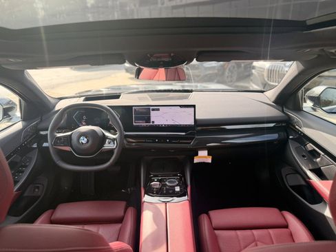 Certified 2025 BMW 530i w/ Premium Package image 18