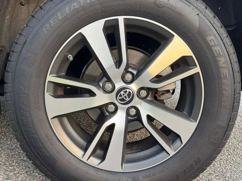 Used 2017 Toyota RAV4 XLE FWD image 12