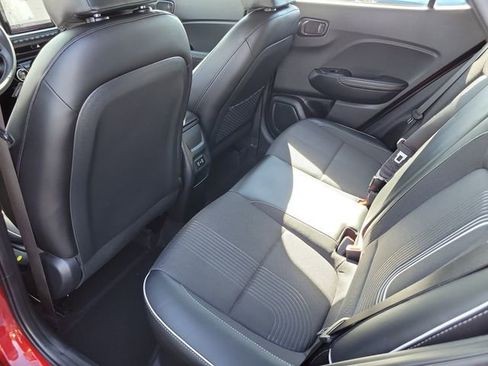 Used 2024 Hyundai Venue Limited image 20