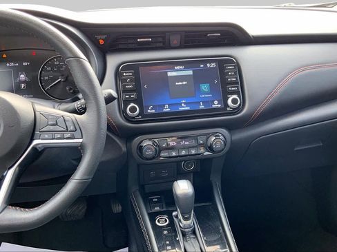 Used 2024 Nissan Kicks SR w/ SR Premium Package FWD image 7