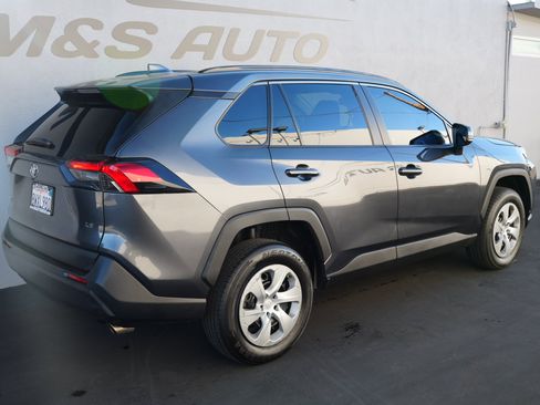 Used 2021 Toyota RAV4 LE image 4