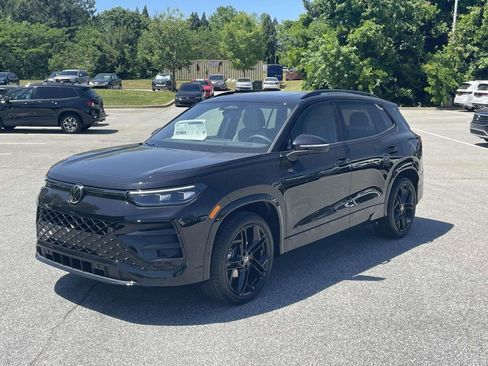 New 2026 Volkswagen Tiguan SE R-Line FWD image 3