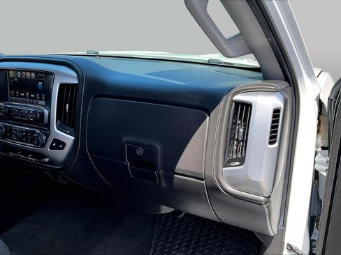 Used 2017 GMC Sierra 1500 SLE w/ SLE Value Package AWD/4WD image 18
