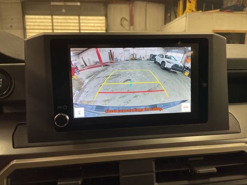 Used 2025 Toyota Tacoma SR5 AWD/4WD image 22