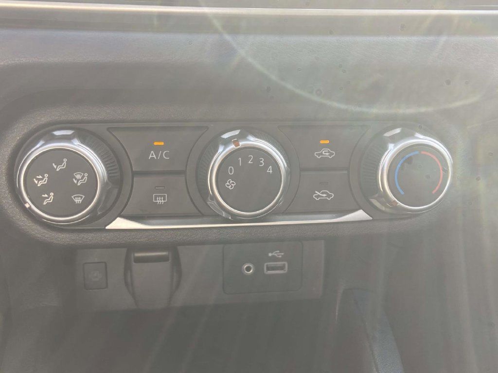 Used 2025 Nissan Versa SV FWD image 30