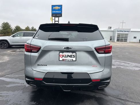 Used 2024 Chevrolet Blazer RS w/ Enhanced Convenience Package FWD image 12