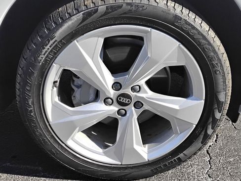 Certified 2025 Audi Q5 2.0T Premium Plus image 14