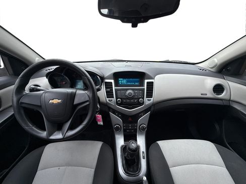 Used 2011 Chevrolet Cruze LS image 20