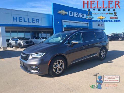 Used 2023 Chrysler Pacifica Limited FWD image 1