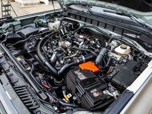 Used 2023 Ford Bronco Wildtrak image 39