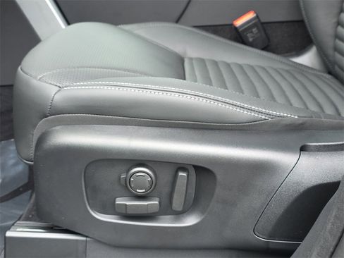 New 2026 Land Rover Discovery Limited Edition image 30