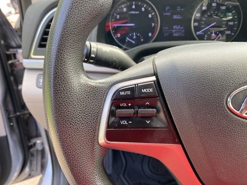 Used 2017 Hyundai Elantra SE FWD image 19
