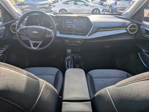 Used 2024 Chevrolet Trax LT w/ Driver Confidence Package FWD image 30