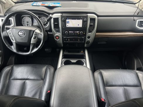 Used 2018 Nissan Titan SL w/ Chrome Package RWD image 2