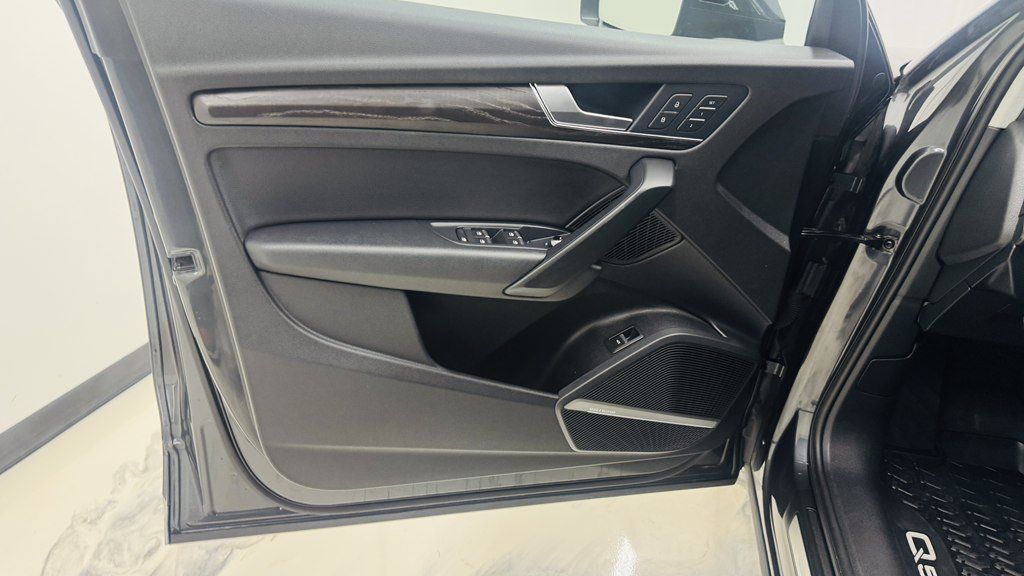 Used 2018 Audi Q5 2.0T Premium Plus w/ Premium Plus Package AWD/4WD image 14