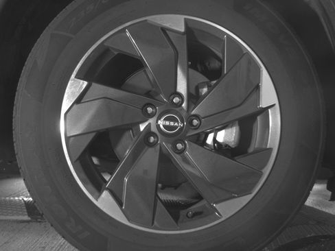 Used 2025 Nissan Rogue SV image 13