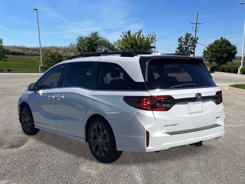 New 2026 Honda Odyssey Touring image 2