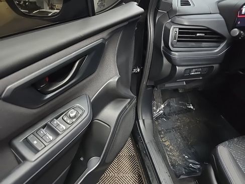 Used 2025 Subaru Forester Premium image 31