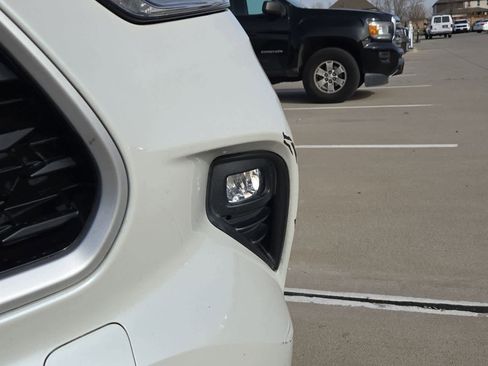 Used 2021 Toyota Highlander XLE image 10