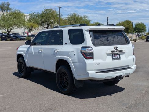 Used 2022 Toyota 4Runner SR5 Premium w/ Moonroof Package AWD/4WD image 3