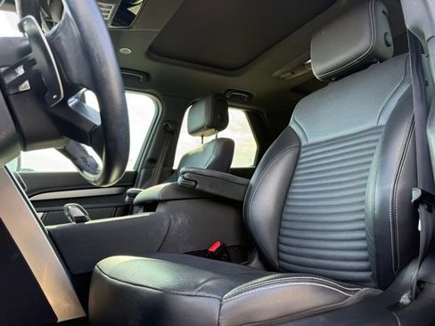 Used 2023 Land Rover Discovery S R-Dynamic image 16