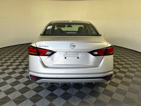 Used 2025 Nissan Altima 2.5 SV FWD image 6