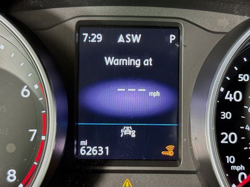 Used 2021 Volkswagen Tiguan SE w/ Panoramic Sunroof Package image 15