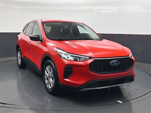 Used 2024 Ford Escape Active w/ Cold Weather Package image 2