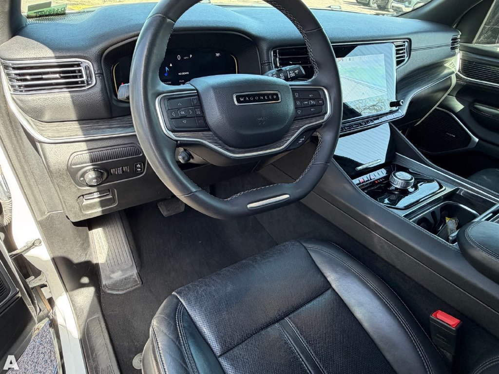 Certified 2024 Jeep Wagoneer L Series II RWD image 14