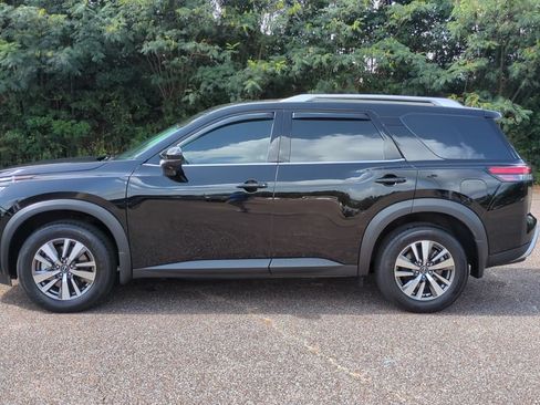 Used 2025 Nissan Pathfinder SL FWD image 8